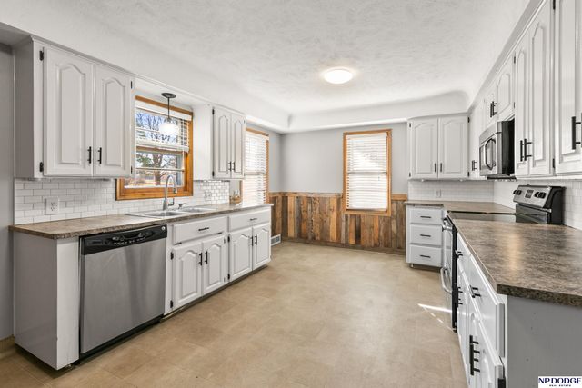 3503 S 44th Avenue, Omaha, NE 68105