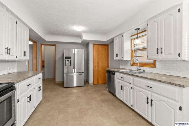 3503 S 44th Avenue, Omaha, NE 68105