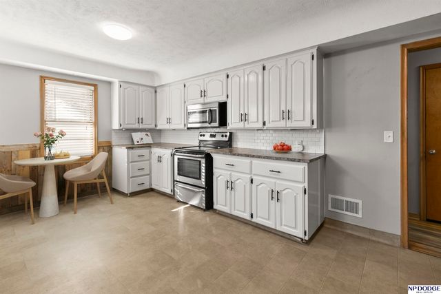 3503 S 44th Avenue, Omaha, NE 68105