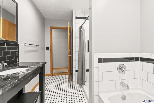 3503 S 44th Avenue, Omaha, NE 68105