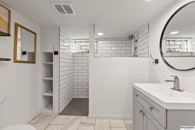 3503 S 44th Avenue, Omaha, NE 68105