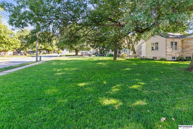 3503 S 44th Avenue, Omaha, NE 68105