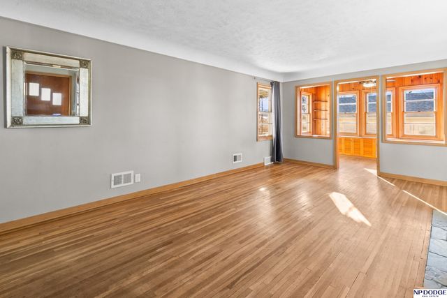 3503 S 44th Avenue, Omaha, NE 68105