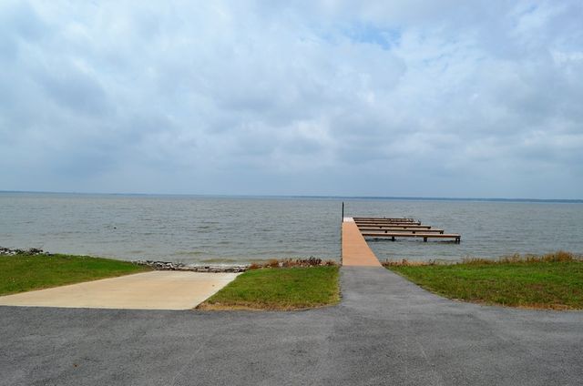 551 Shoreline Drive, Mabank, TX 75143