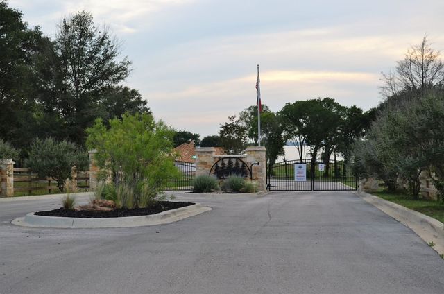 551 Shoreline Drive, Mabank, TX 75143