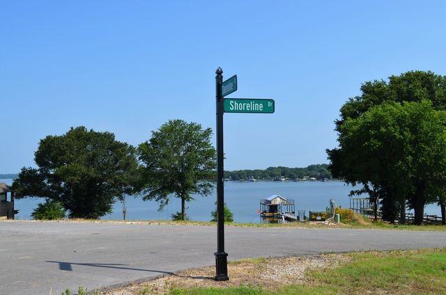 551 Shoreline Drive, Mabank, TX 75143