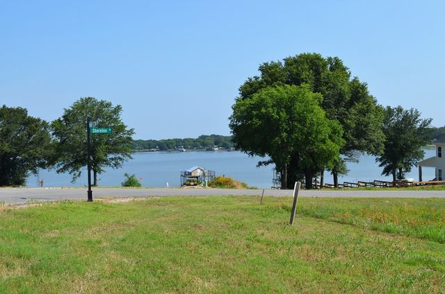 551 Shoreline Drive, Mabank, TX 75143