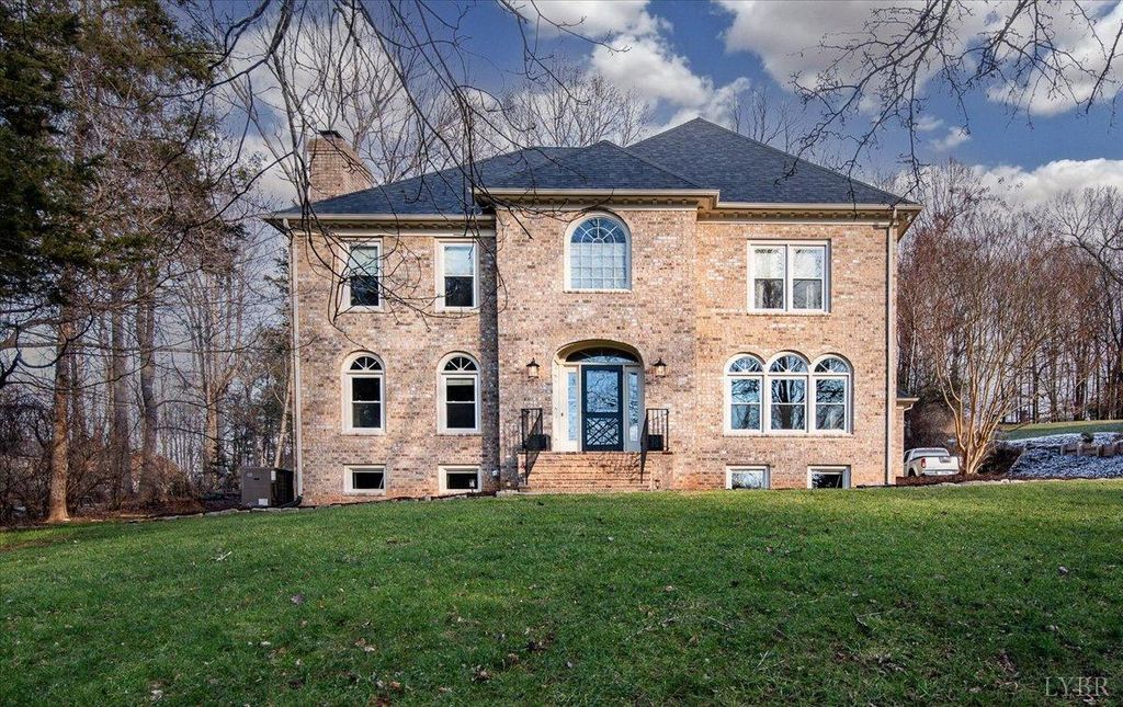 Image 1 of property listing at 3523 Ridgecroft Drive, Lynchburg, VA 24503