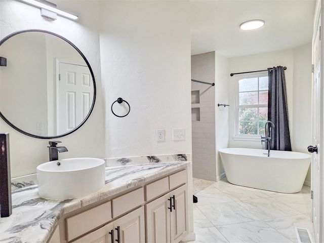 519 Stoneridge Drive, Moore, OK 73160