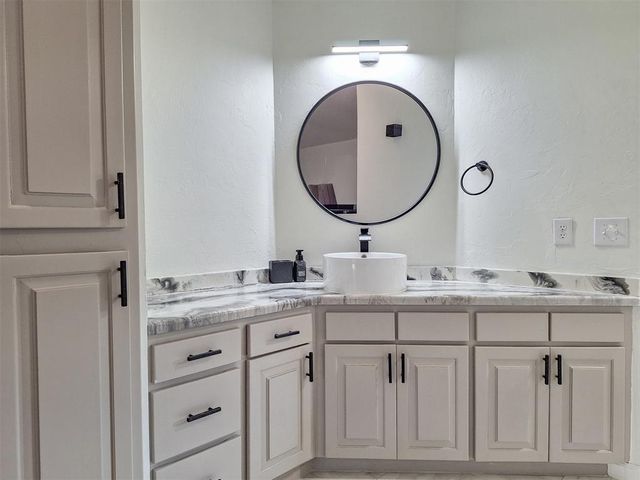 519 Stoneridge Drive, Moore, OK 73160