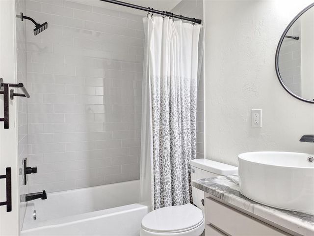 519 Stoneridge Drive, Moore, OK 73160