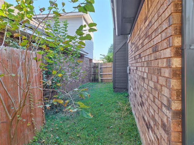 519 Stoneridge Drive, Moore, OK 73160