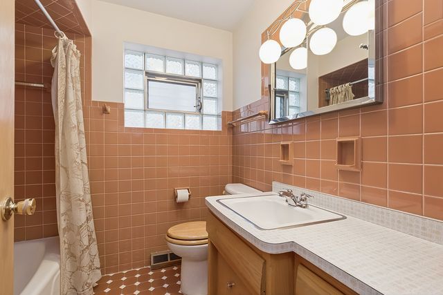 6421 S Knox Avenue, Chicago, IL 60629