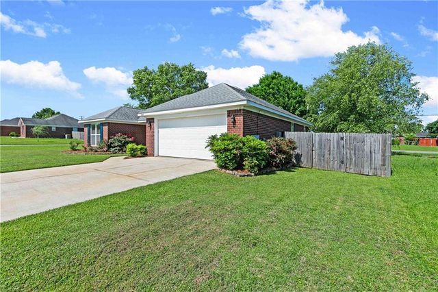 21637 Shadowbrook Street, Robertsdale, AL 36567