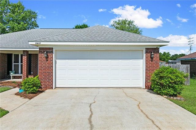 21637 Shadowbrook Street, Robertsdale, AL 36567