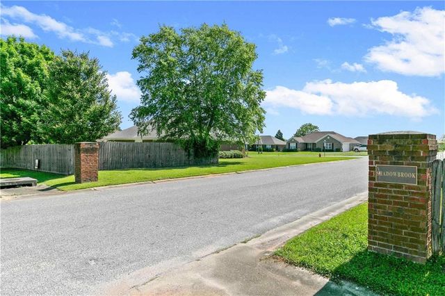 21637 Shadowbrook Street, Robertsdale, AL 36567