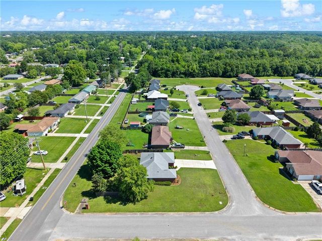 21637 Shadowbrook Street, Robertsdale, AL 36567