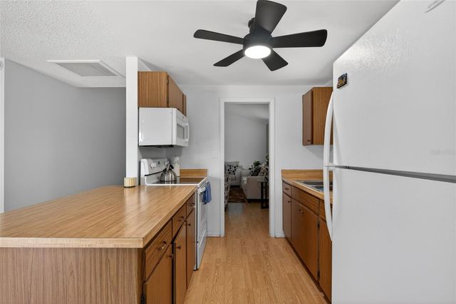 6401 REGATTA COURT, Tampa, FL 33634