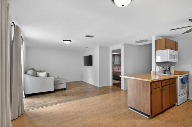 6401 REGATTA COURT, Tampa, FL 33634