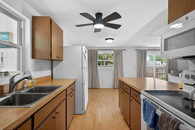 6401 REGATTA COURT, Tampa, FL 33634