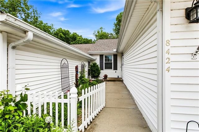 8424 N Park Court, Kansas City, MO 64155