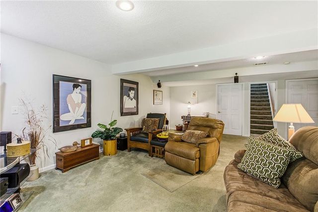 8424 N Park Court, Kansas City, MO 64155