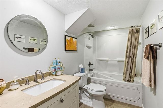 8424 N Park Court, Kansas City, MO 64155