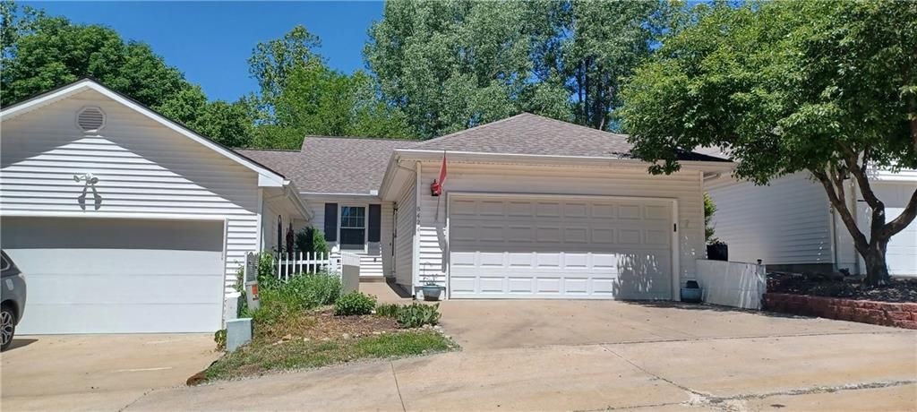 8424 N Park Court, Kansas City, MO 64155