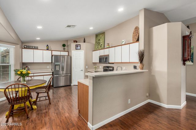 2844 E OAKLAND Court, Gilbert, AZ 85295