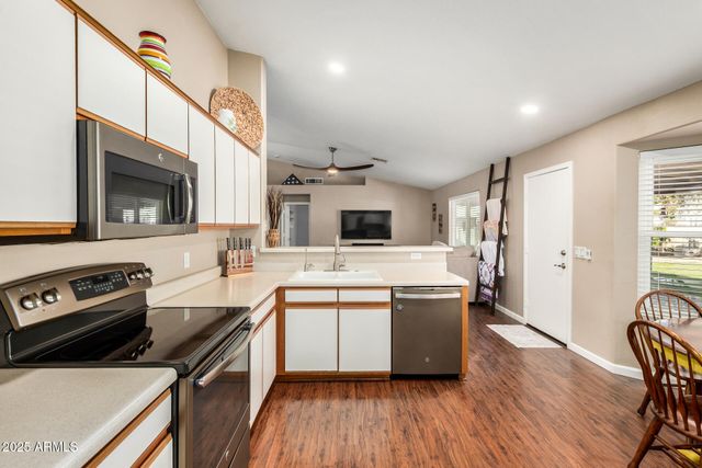 2844 E OAKLAND Court, Gilbert, AZ 85295