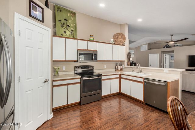 2844 E OAKLAND Court, Gilbert, AZ 85295