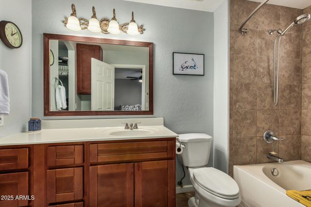 2844 E OAKLAND Court, Gilbert, AZ 85295