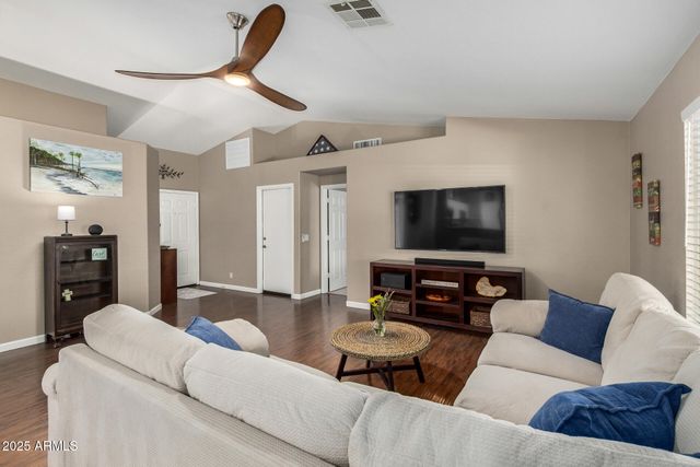 2844 E OAKLAND Court, Gilbert, AZ 85295