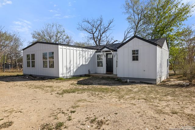 362 Avenue J, Poteet, TX 78065