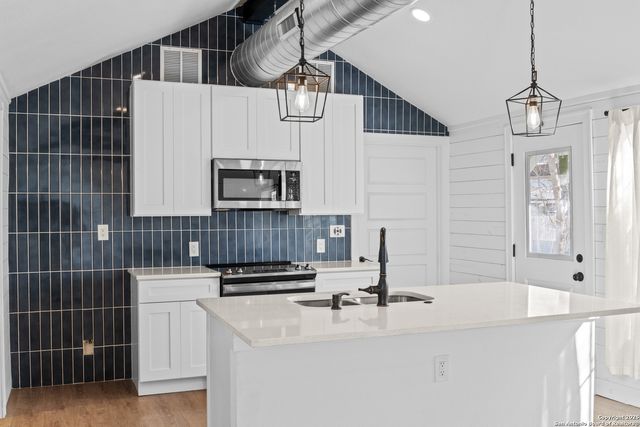 362 Avenue J, Poteet, TX 78065