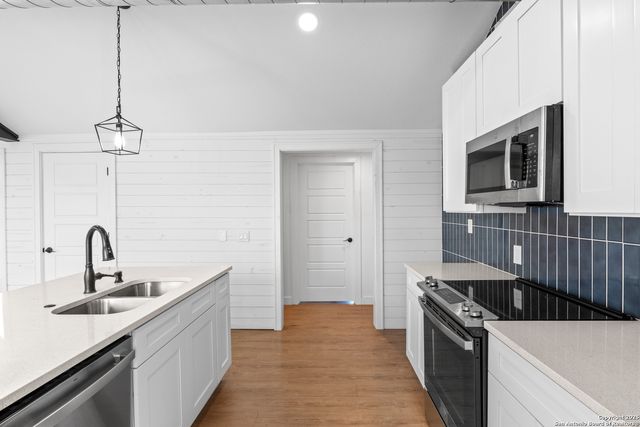 362 Avenue J, Poteet, TX 78065