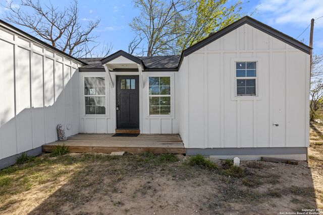 362 Avenue J, Poteet, TX 78065