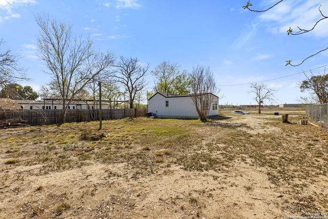 362 Avenue J, Poteet, TX 78065