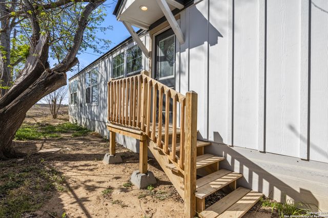 362 Avenue J, Poteet, TX 78065