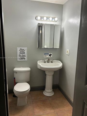 6907 NW 43rd St 6907, Miami, FL 33166