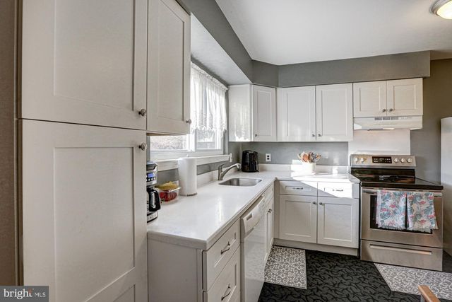 121 SONANT DR, Newark, DE 19713