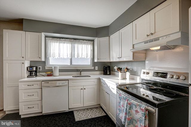 121 SONANT DR, Newark, DE 19713