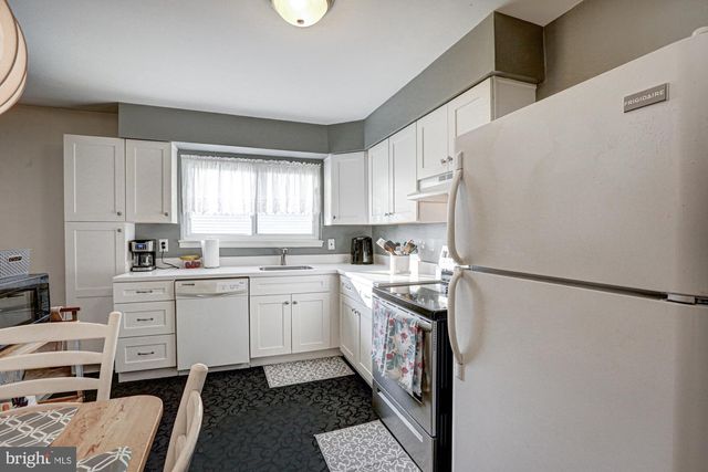 121 SONANT DR, Newark, DE 19713