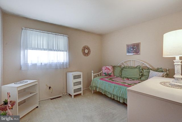 121 SONANT DR, Newark, DE 19713