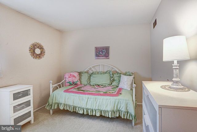 121 SONANT DR, Newark, DE 19713