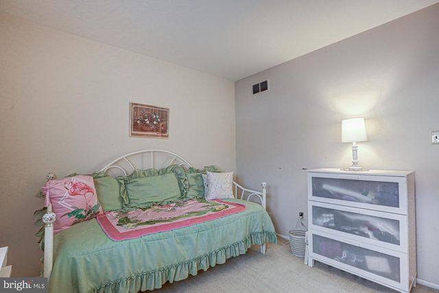 121 SONANT DR, Newark, DE 19713