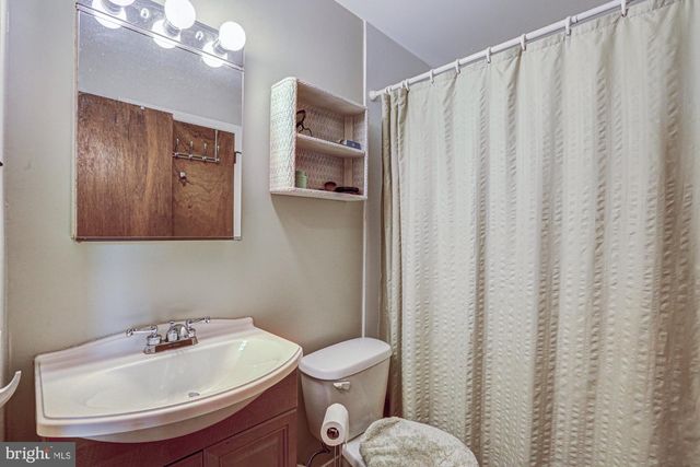 121 SONANT DR, Newark, DE 19713