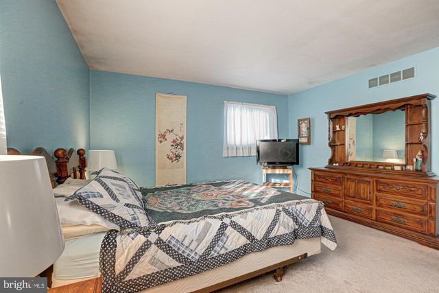 121 SONANT DR, Newark, DE 19713