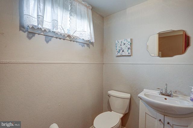 121 SONANT DR, Newark, DE 19713