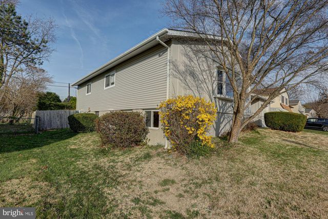 121 SONANT DR, Newark, DE 19713